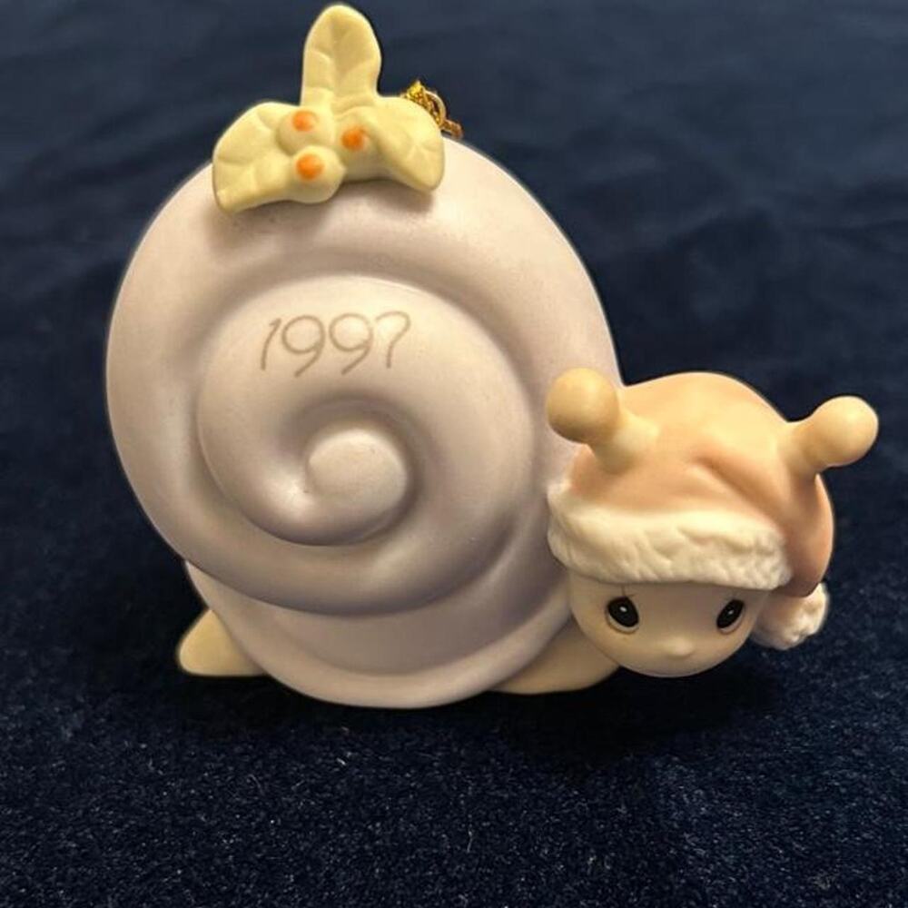 1997 Precious Moments collectible snail in a Santa hat Christmas tree ornament
